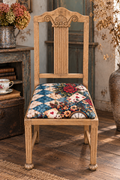 Vintage Polsterstuhl „Rosalie“ – Naturholz mit Spielkarten & Rosen