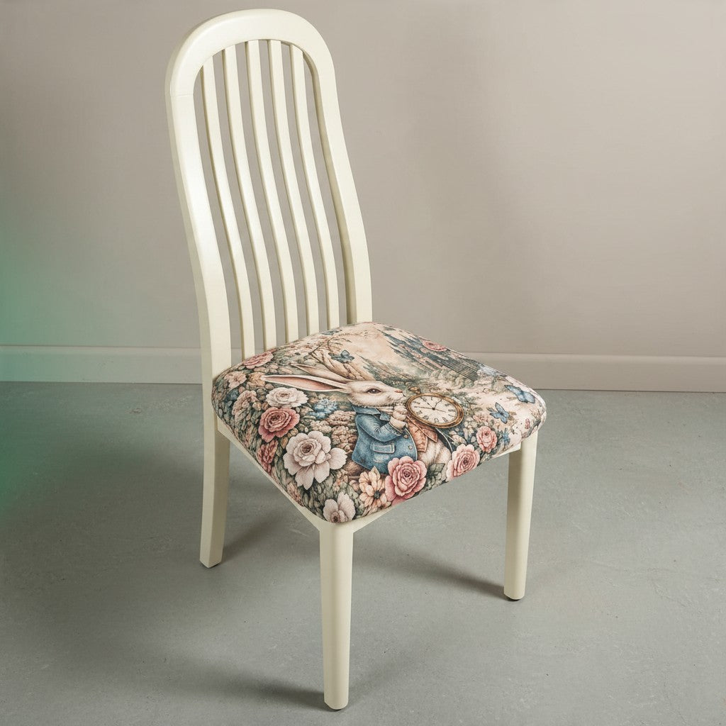 Vintage Stuhl mit Motivpolster in Cremeweiß – Weißer Hase