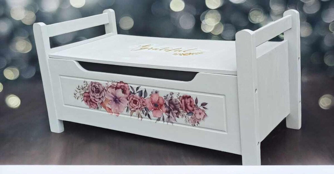 Vintage Truhenbank mit Stauraum – Sitzbank Grau mit Blumenmotiv – kleine Landhaus Bank Joy