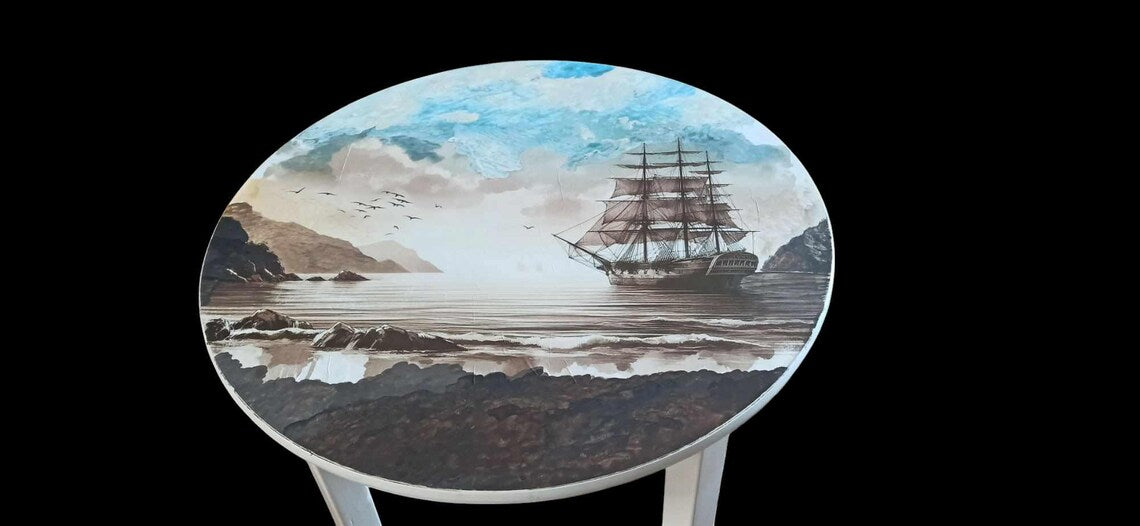 Runder Vintage Esstisch mit maritimem Segelschiff-Motiv & Epoxidharz | Anno
