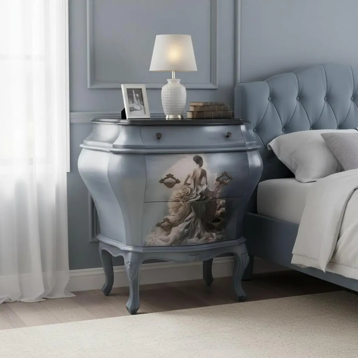Barock Vintage Kommode mit Motiv – geschwungene Flurkommode in Grau – Angelique