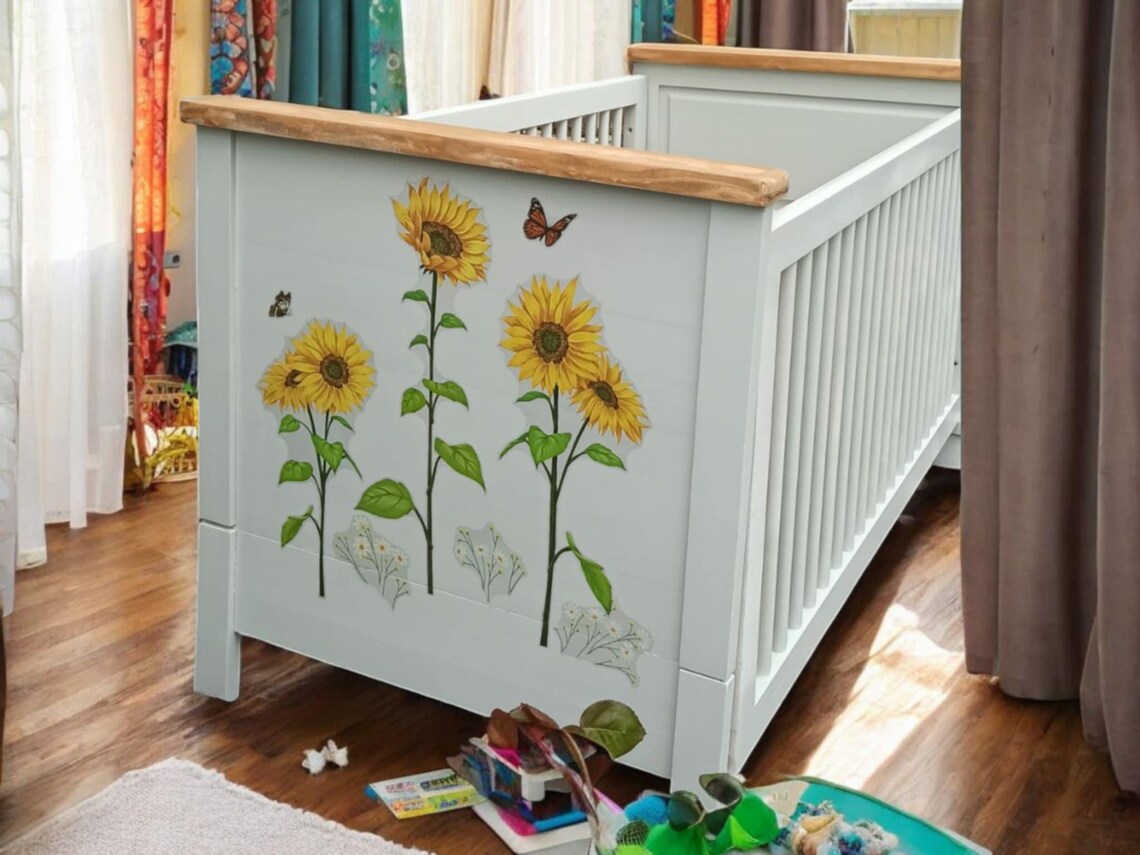 Mitwachsendes Kinderbett 70x140 aus Holz mit Sonnenblumen – Vintage Unikat | Sunny