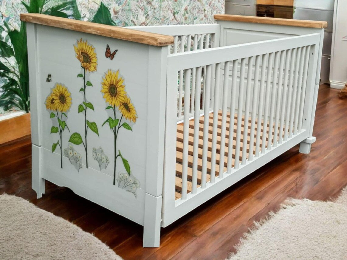 Mitwachsendes Kinderbett 70x140 aus Holz mit Sonnenblumen – Vintage Unikat | Sunny