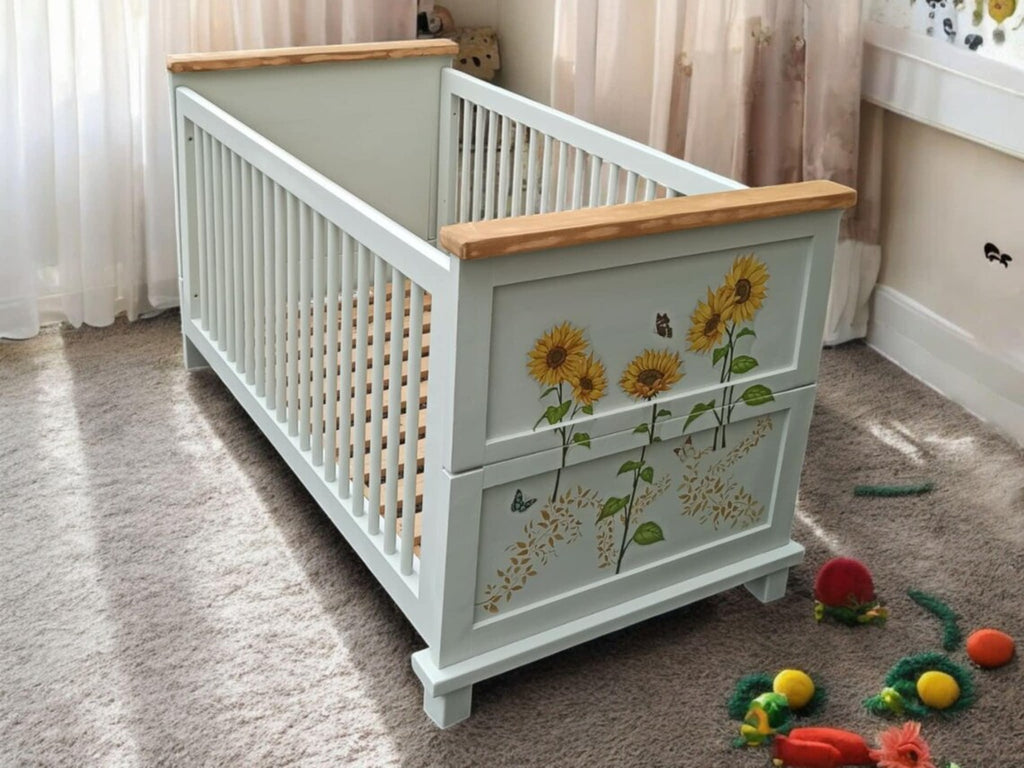 Mitwachsendes Kinderbett 70x140 aus Holz mit Sonnenblumen – Vintage Unikat | Sunny