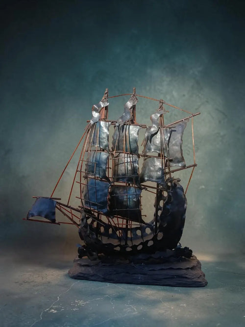 Handgefertigte Segelschiff Skulptur aus Stahl – Maritime Metallkunst Unikat „Sturmbrecher“
