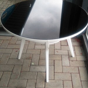 Runder Vintage Esstisch Schwarz & Weiß – kleiner Upcycling Esstisch Ø 85 cm – Luigi