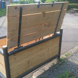 Industrial Truhe aus Holz & Metall – großer Couchtisch mit Stauraum – Berthold