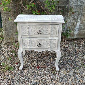 Vintage Nachttisch mit 2 Schubladen – kleine graue Kommode mit Ornamenten – Judith
