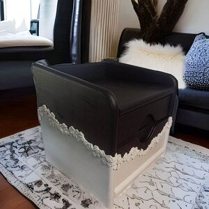 Vintage Nachttisch in Schwarz Weiß mit 2 Schubladen & 3D-Blüten | Kimi