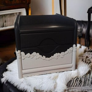 Vintage Nachttisch in Schwarz Weiß mit 2 Schubladen & 3D-Blüten | Kimi