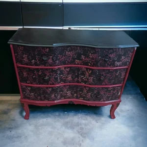 Vintage Kommode Rot Schwarz – florale Upcycling Kommode mit 3 Schubladen – Statement Möbel Jule