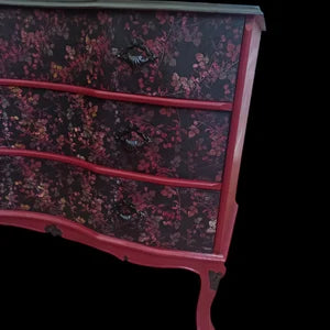 Vintage Kommode Rot Schwarz – florale Upcycling Kommode mit 3 Schubladen – Statement Möbel Jule