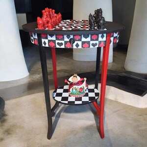 Vintage Schachtisch mit Schachfiguren – außergewöhnlicher Spieltisch im Karten-Design – Isabella