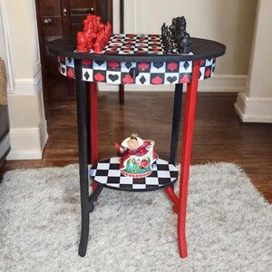 Vintage Schachtisch mit Schachfiguren – außergewöhnlicher Spieltisch im Karten-Design – Isabella