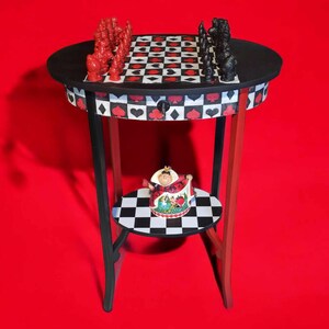 Vintage Schachtisch mit Schachfiguren – außergewöhnlicher Spieltisch im Karten-Design – Isabella