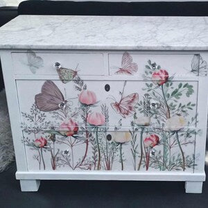 Vintage Kommode mit Marmorplatte & Blumenmotiv – florale Landhauskommode – Sally