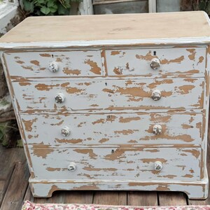 Shabby Chic Kommode aus Holz – Vintage Schubladenkommode im Used Look – Thio