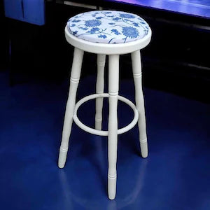 Vintage Barhocker Weiß mit blauem Sitz – Tresenhocker aus Holz – Casper & Fritz