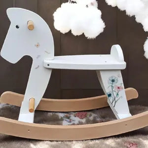 Schaukelpferd aus Holz – aufgearbeitetes Vintage Kindermöbel mit Blumen – Speedy