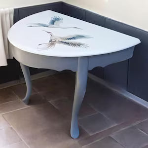 Halbrunder Vintage Wandtisch aus Vollholz – platzsparender Konsolentisch mit Kranichmotiv
