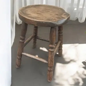 Alter Holzhocker aus Massivholz – Vintage Milchhocker & Pflanzenhocker – Emil