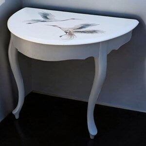 Halbrunder Vintage Wandtisch aus Vollholz – platzsparender Konsolentisch mit Kranichmotiv
