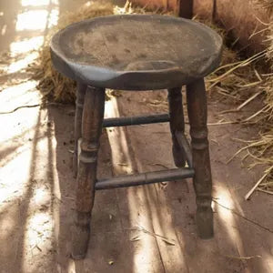 Alter Holzhocker aus Massivholz – Vintage Milchhocker & Pflanzenhocker – Emil