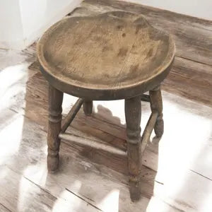 Alter Holzhocker aus Massivholz – Vintage Milchhocker & Pflanzenhocker – Emil