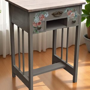 Vintage Nachttisch mit Schubladen – romantischer Beistelltisch im Landhausstil – Karin
