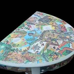 Kindertisch mit Märchenmotiven – Vintage Spieltisch aus Vollholz – Max Upcycling-Unikat