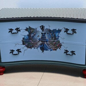 Vintage Kommode mit Fantasy Motiv – außergewöhnliches Upcycling Sideboard – Statement Möbel Mila