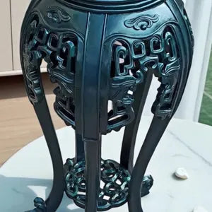 Asiatischer Pflanzenständer aus Holz – geschnitzter Vintage Blumenhocker – Mian