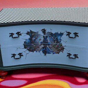 Vintage Kommode mit Fantasy Motiv – außergewöhnliches Upcycling Sideboard – Statement Möbel Mila