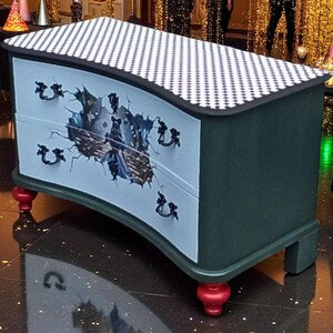 Vintage Kommode mit Fantasy Motiv – außergewöhnliches Upcycling Sideboard – Statement Möbel Mila