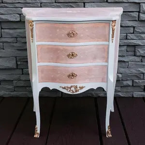 Schmale Vintage Kommode Rosa Creme mit Gold – kleine Kommode mit 3 Schubladen – Debbie