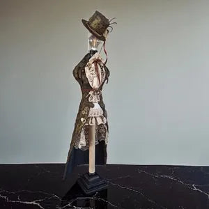 Steampunk Lampe handgefertigt – viktorianische Figurenlampe & Gothic Deko – Lisel