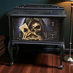 Gothic Vintage Kommode mit Totenkopf-Motiv – schwarze Kommode mit Schubladen – Erik