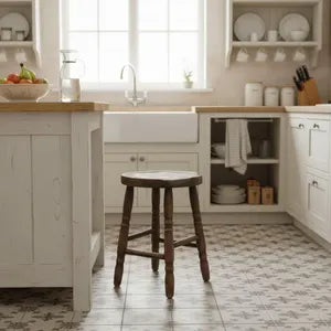 Alter Holzhocker aus Massivholz – Vintage Milchhocker & Pflanzenhocker – Emil
