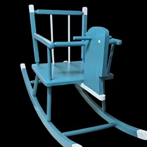 Vintage Schaukelpferd aus Holz in Blau & Weiß – dekoratives Holzpferd fürs Kinderzimmer – Lumi