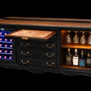 Homebar mit Weinkühlschrank – große Vintage Hausbar mit Beleuchtung & Marmorplatte – Der Alte Baron