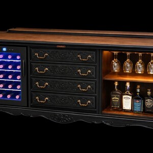 Homebar mit Weinkühlschrank – große Vintage Hausbar mit Beleuchtung & Marmorplatte – Der Alte Baron