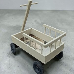 Vintage Bollerwagen aus Holz – Landhaus Deko mit Schafmotiv – Kinderzimmer Deko – aufgearbeitetes Unikat Bolle