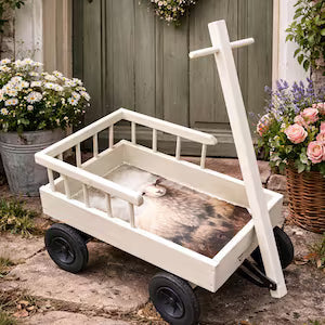 Vintage Bollerwagen aus Holz – Landhaus Deko mit Schafmotiv – Kinderzimmer Deko – aufgearbeitetes Unikat Bolle