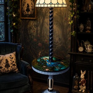 Vintage Stehlampe mit Beistelltisch & Tiffany-Glasschirm – Fantasy Tischlampe – Bluebell