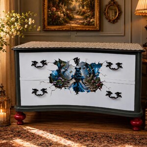 Vintage Kommode mit Fantasy Motiv – außergewöhnliches Upcycling Sideboard – Statement Möbel Mila