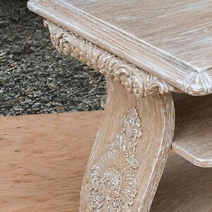 Massivholz Couchtisch im Landhausstil – Vintage Wohnzimmertisch mit Ablage & Schnitzereien – Livia