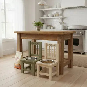 Personalisierte Hundenapfstation aus Holz – erhöhter Futternapf mit Hundename – Vintage Kinderstuhl