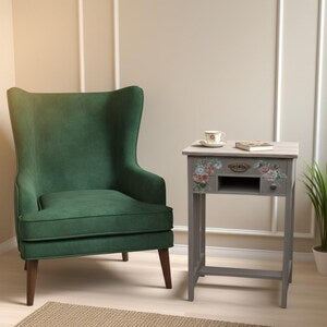 Vintage Nachttisch mit Schubladen – romantischer Beistelltisch im Landhausstil – Karin