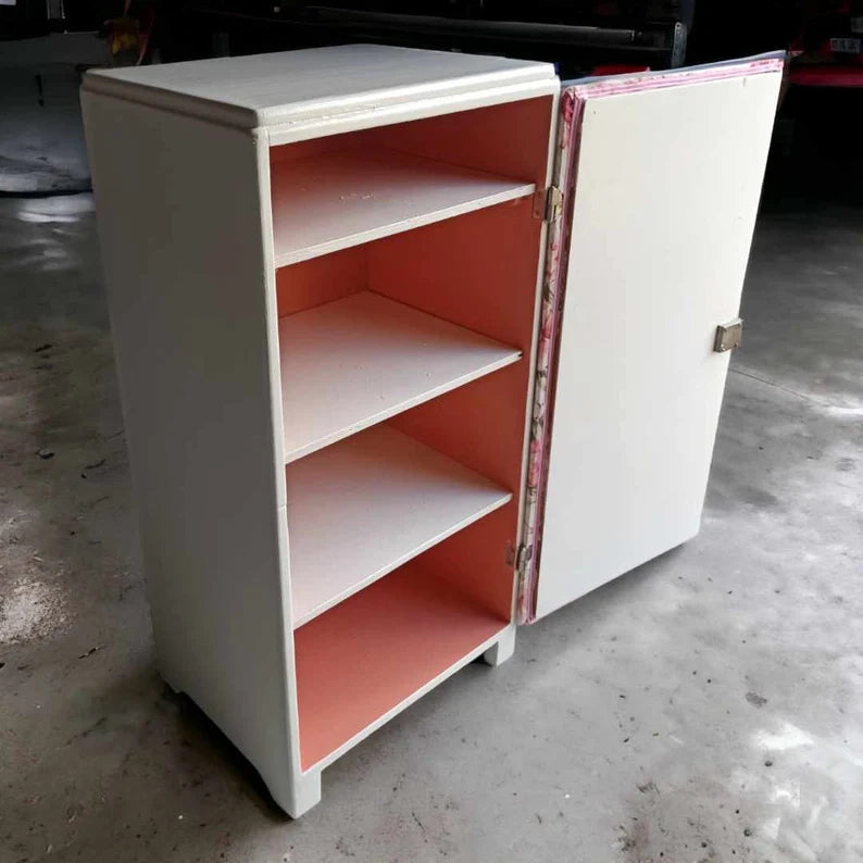 Schmaler Vintage Schrank mit Blumenmuster – Nachtschrank im Landhausstil | Irina