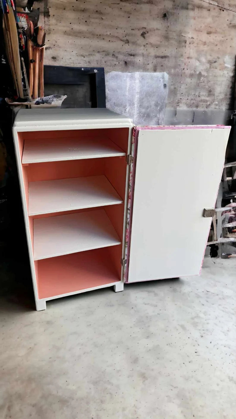 Schmaler Vintage Schrank mit Blumenmuster – Nachtschrank im Landhausstil | Irina